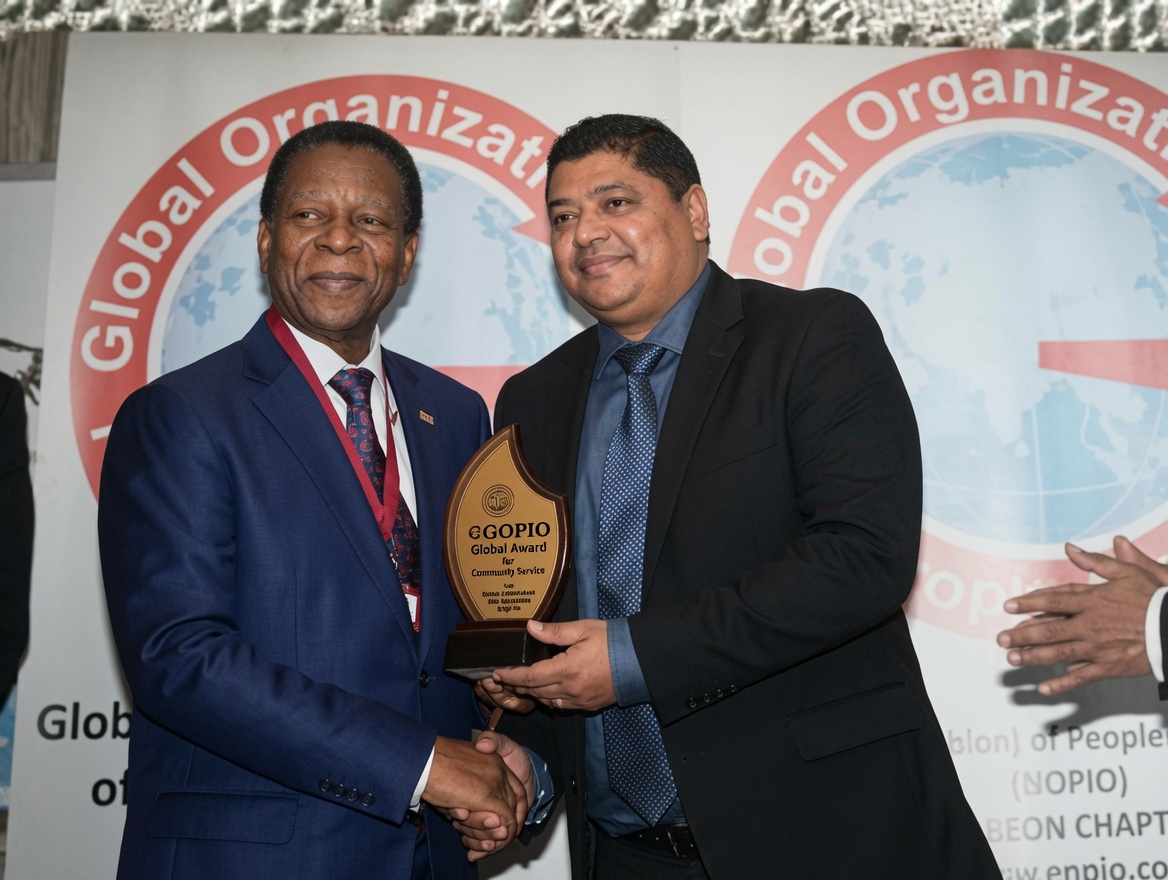 GOPIO Award presentation — King Goodwill Zwelithini presents to Kris Bisetty